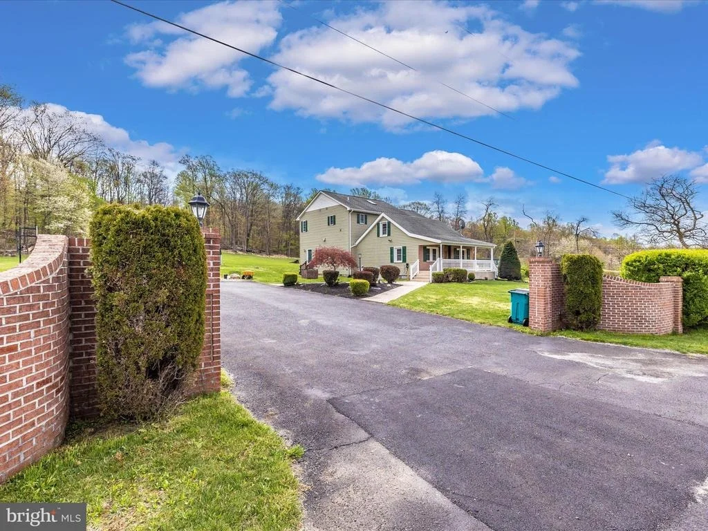 Photo of 11505 PLEASANT VALLEY ROAD