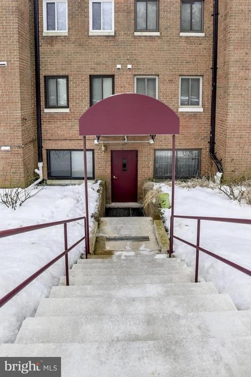 Photo of Unit G7 at 4545 MACARTHUR BOULEVARD NW