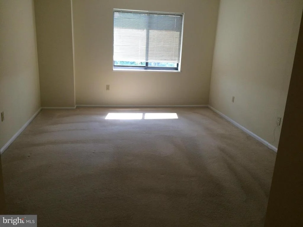 Photo of Unit 2809 at 15107 INTERLACHEN DRIVE