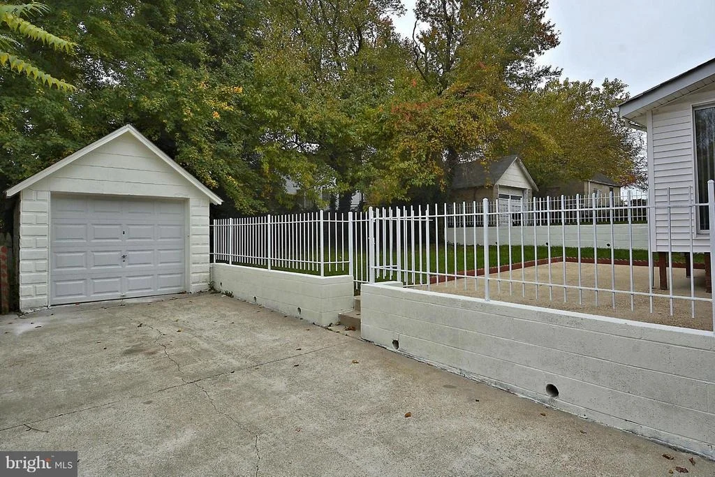 Photo of 4705 QUADRANT STREET