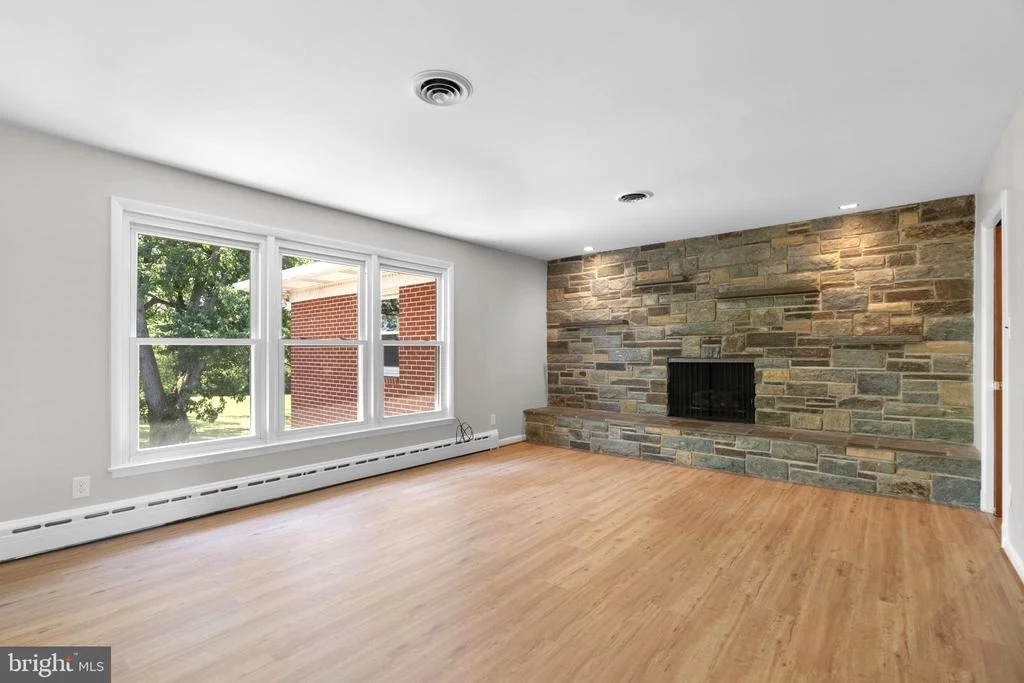 Photo of 18015 MUNCASTER ROAD