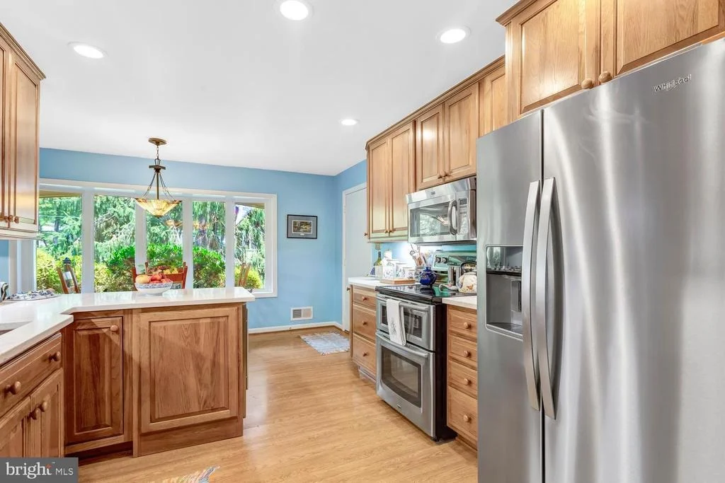 Photo of 4401 DOLPHIN LANE