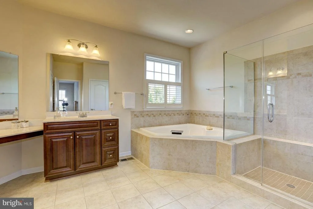 Photo of 2424 LONGFELLOW COURT