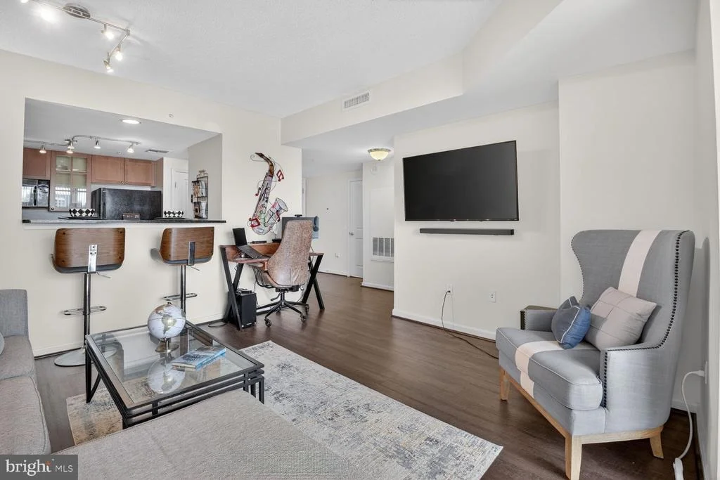 Photo of Unit 907 at 930 WAYNE AVENUE
