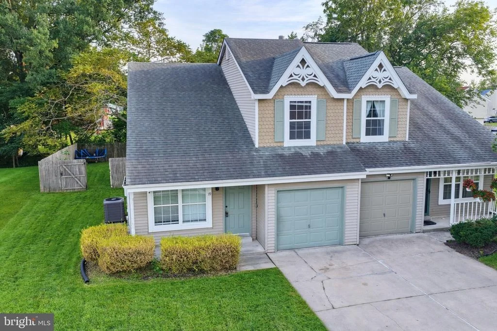 Photo of 19 HEATHERFIELD WAY