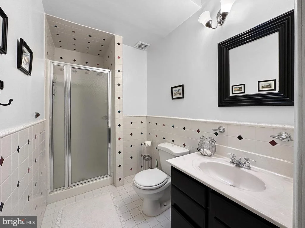 Photo of 325 SOAPSTONE LANE