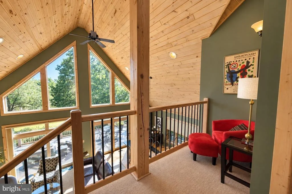 Photo of 431 MOUNTAINTOP ROAD