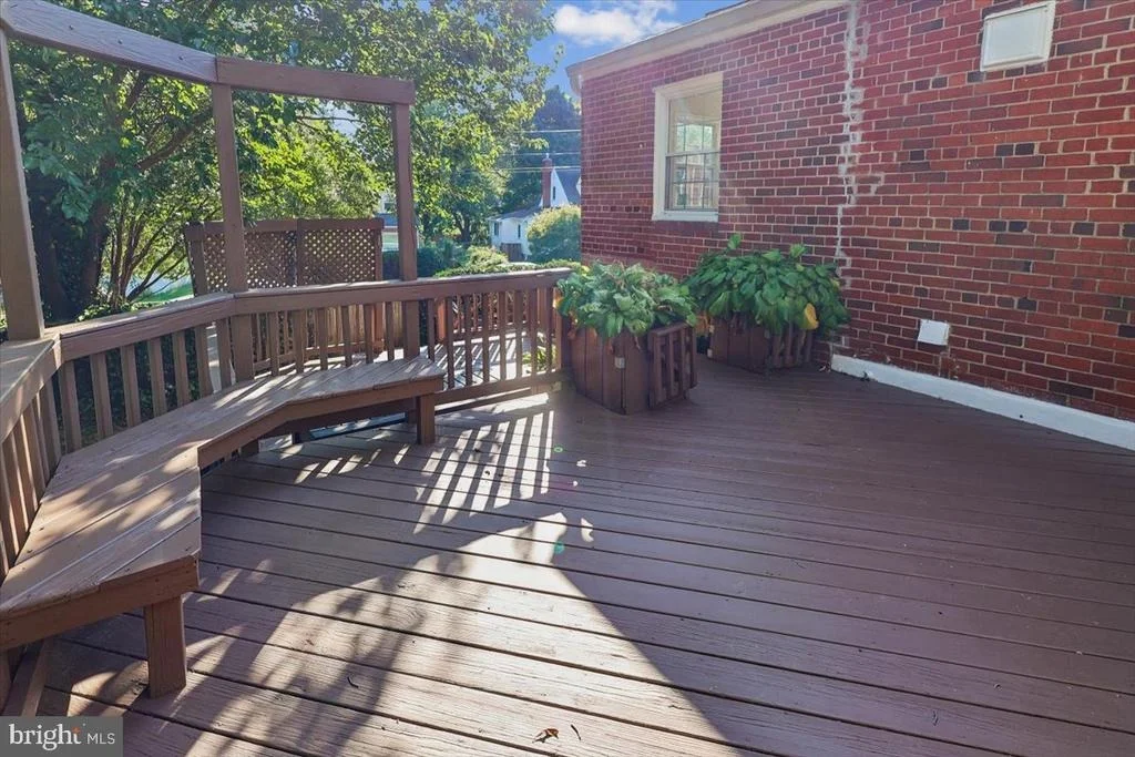Photo of 1501 CREST ROAD
