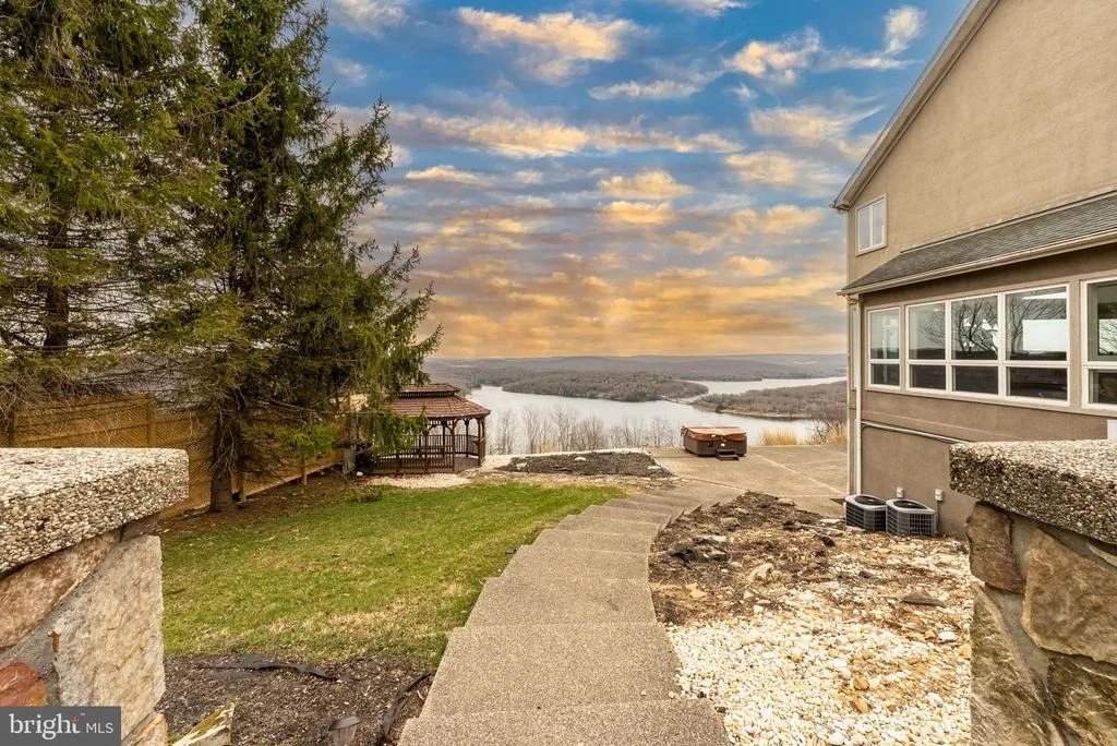 Photo of 1200 MOUNTAINVIEW DRIVE
