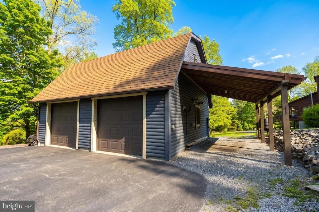 Photo of 253 GLEANINGS DRIVE