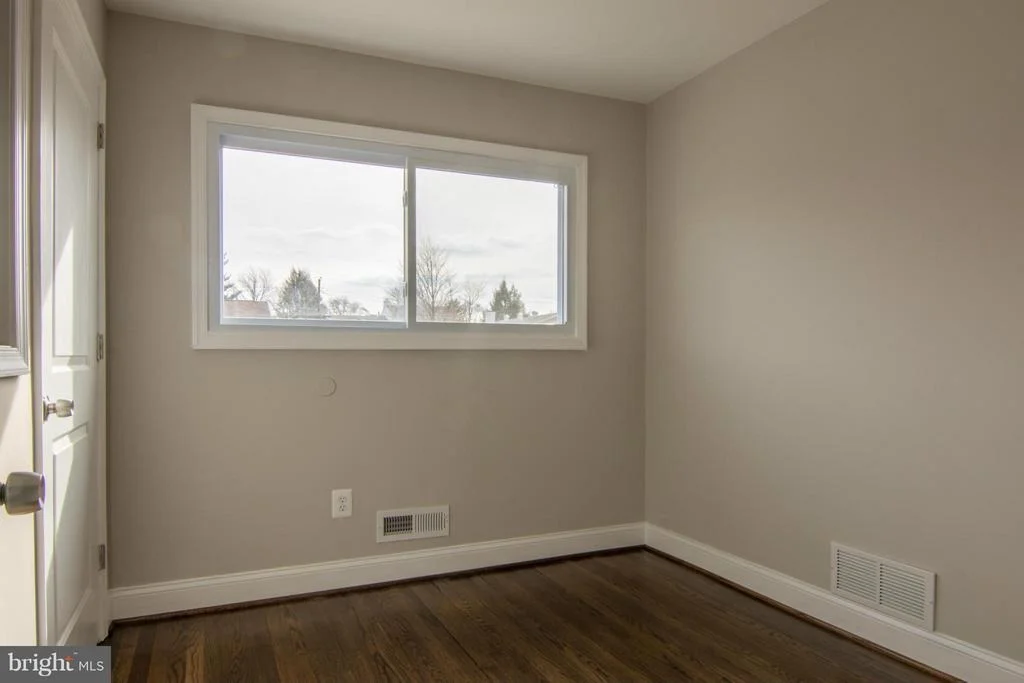 Photo of 922 BARDSWELL ROAD