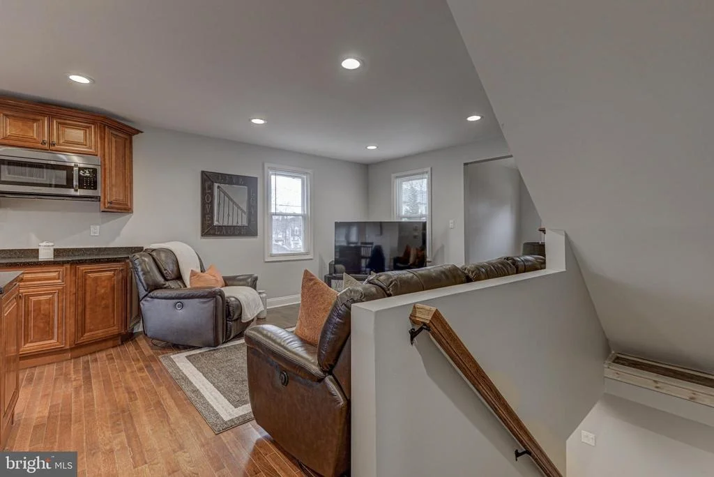 Photo of 477 CENTER STREET