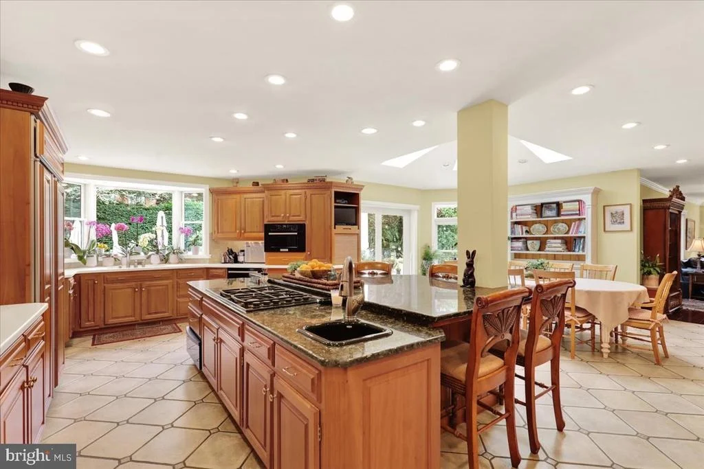 Photo of 225 LOGAN AVENUE