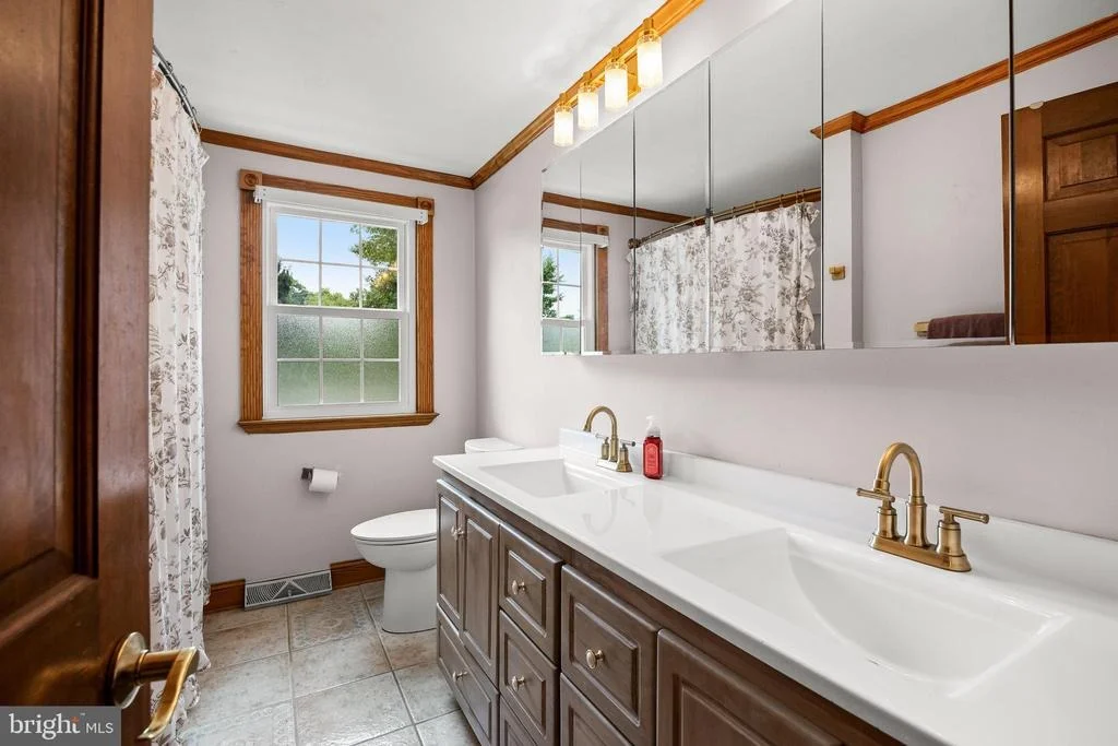 Photo of 52 SUNSET DRIVE