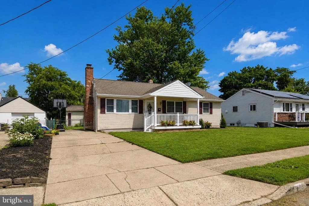 Photo of 611 JACKSON AVENUE