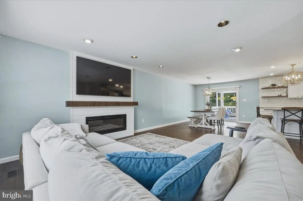 Photo of 24713 CUTSAIL DRIVE