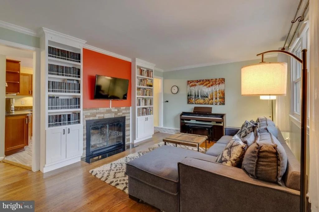 Photo of 903 ROBIN ROAD