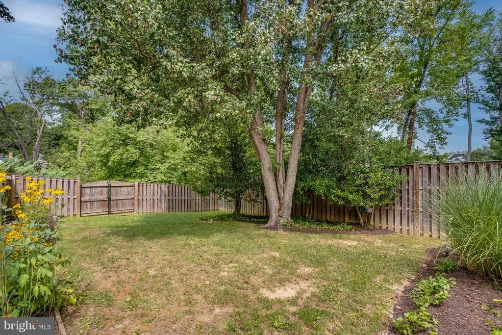 Photo of 9344 MOUNT VERNON CIRCLE
