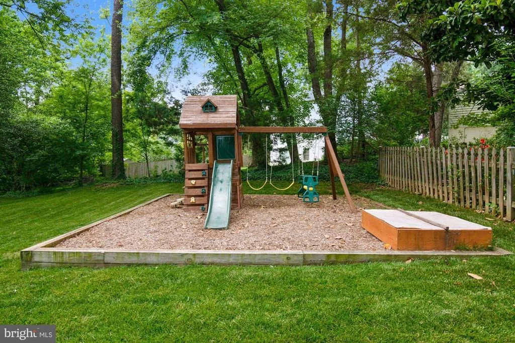 Photo of 9514 WALLINGFORD DRIVE