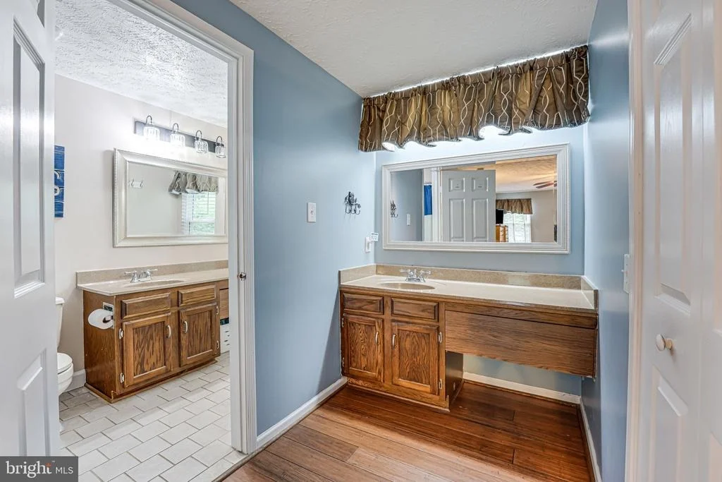 Photo of 15198 HOLLEYSIDE DRIVE