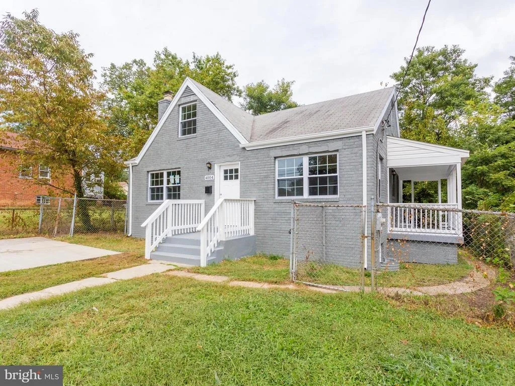 Photo of 4004 DENT STREET