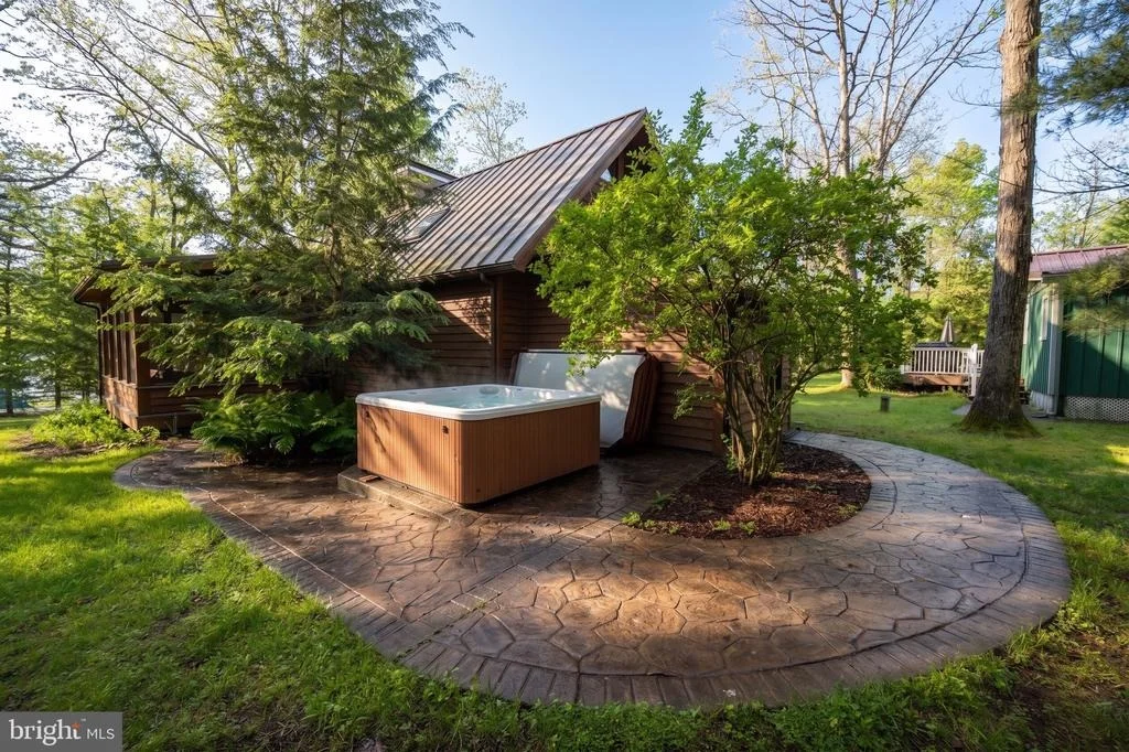 Photo of 674 HAZELHURST ROAD