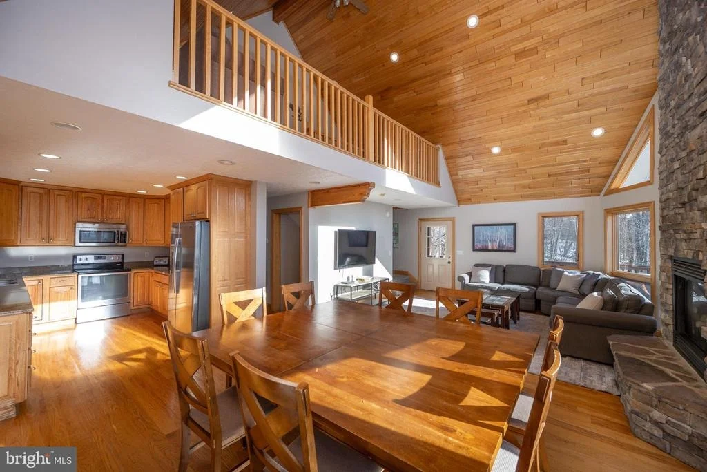 Photo of 723 PINNACLE DRIVE