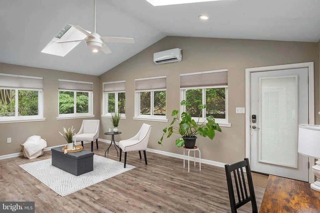 Photo of 1523 MANOR VIEW ROAD