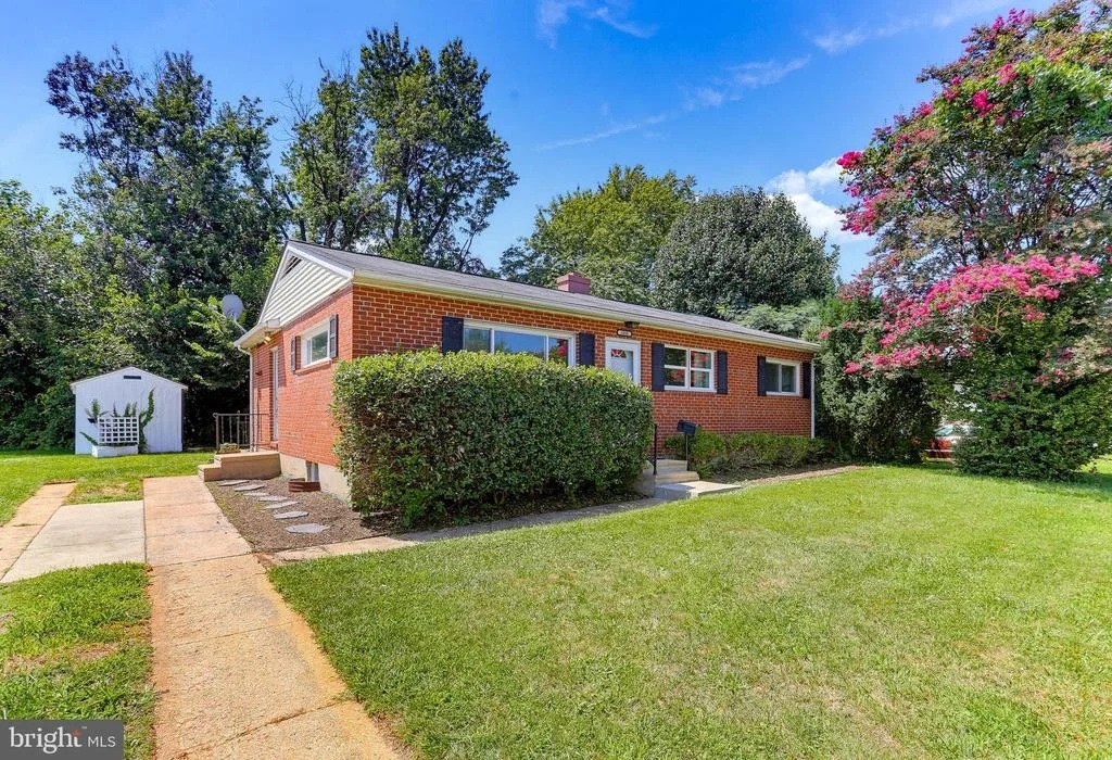 Photo of 6000 MOOREHEAD ROAD