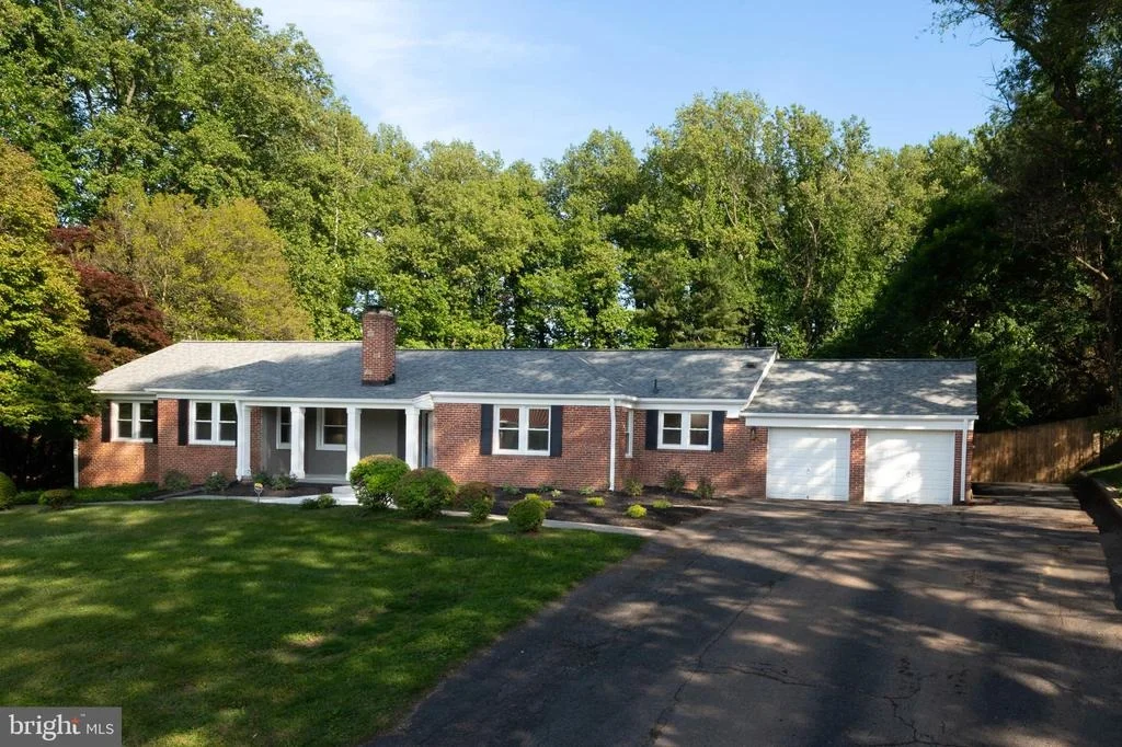 Photo of 206 SHAW AVENUE