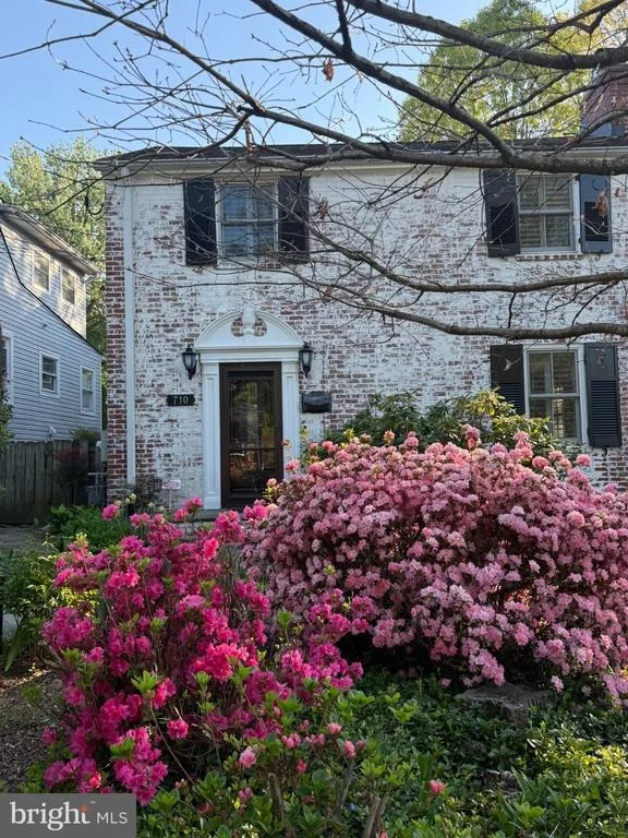 Photo of 710 WOODSIDE PARKWAY