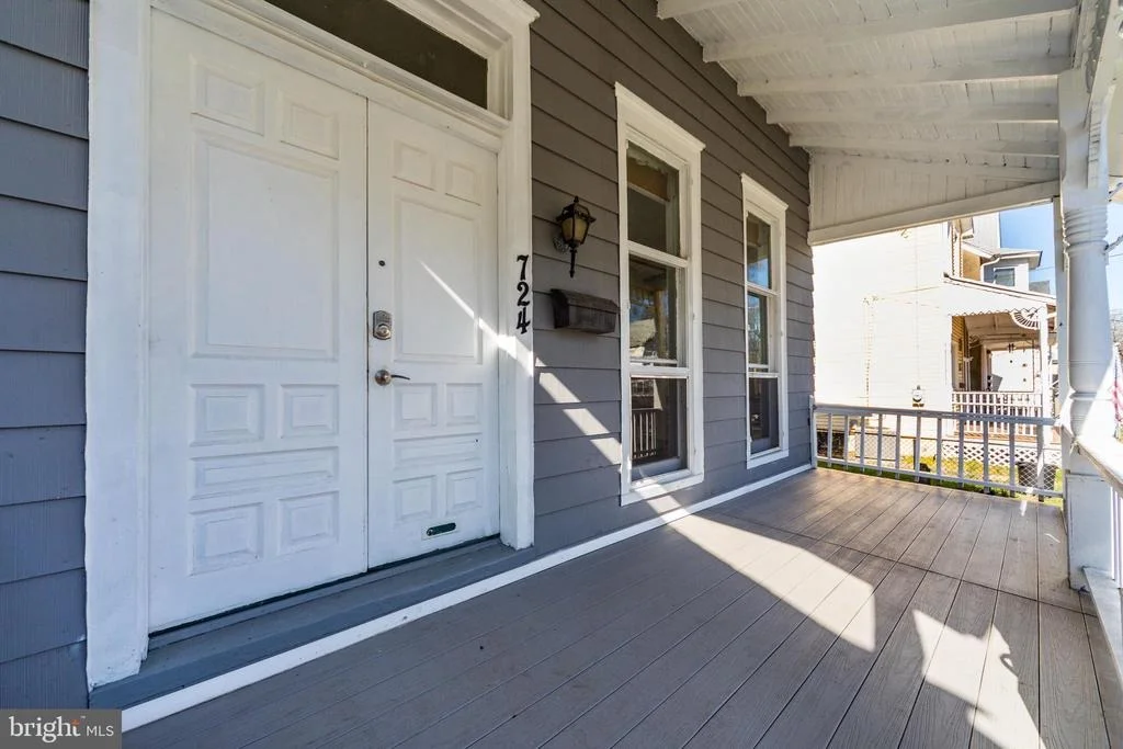 Photo of 724 HUNTER STREET