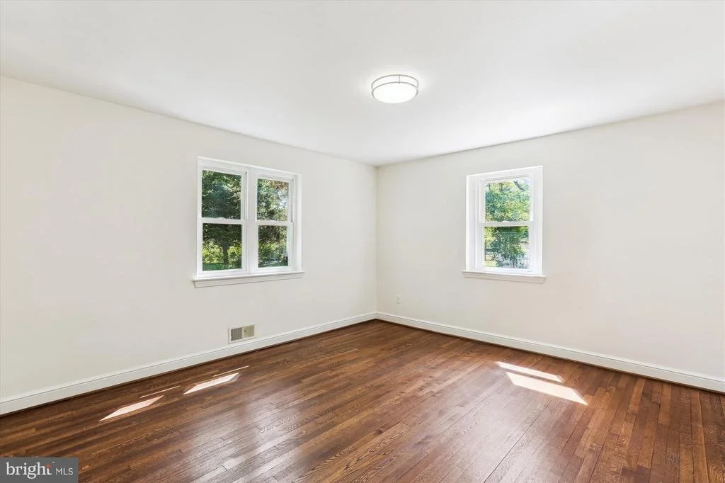 Photo of 813 MIDLAND ROAD