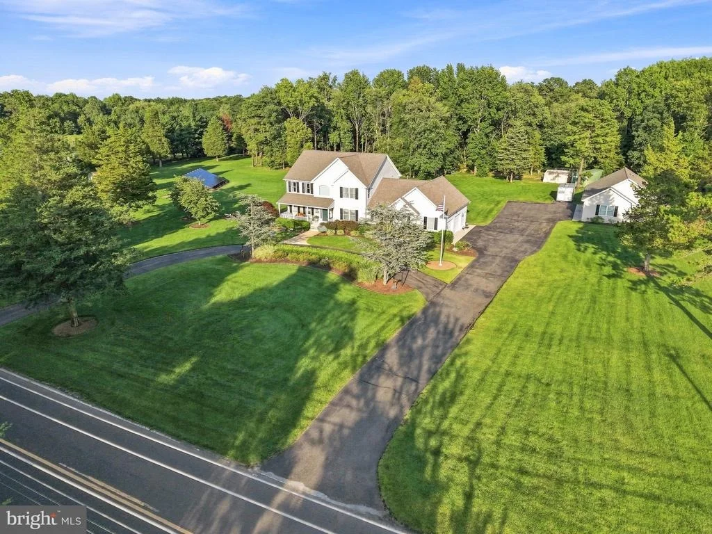 Photo of 646 ALBERTSON ROAD