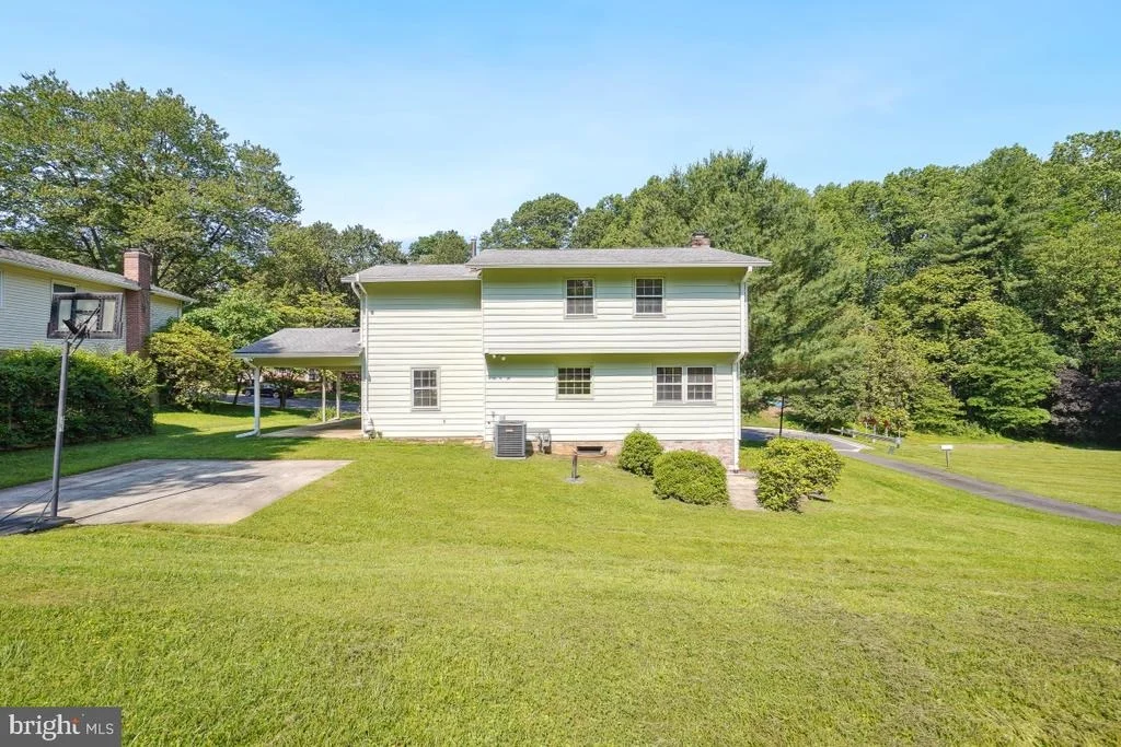 Photo of 882 DIAMOND DRIVE