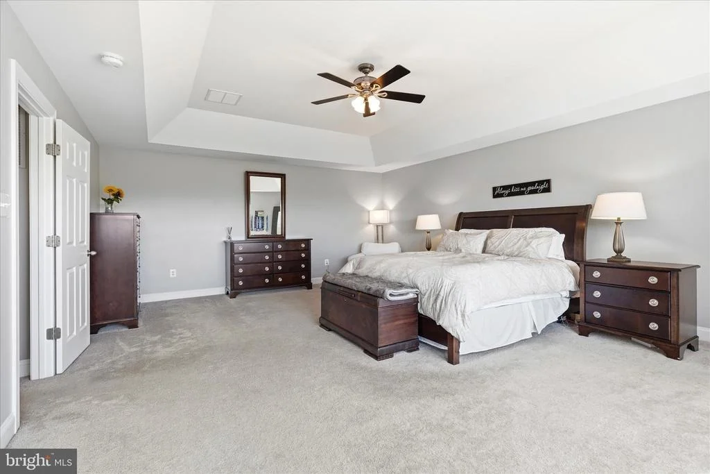 Photo of 2258 W. GREENLEAF DRIVE