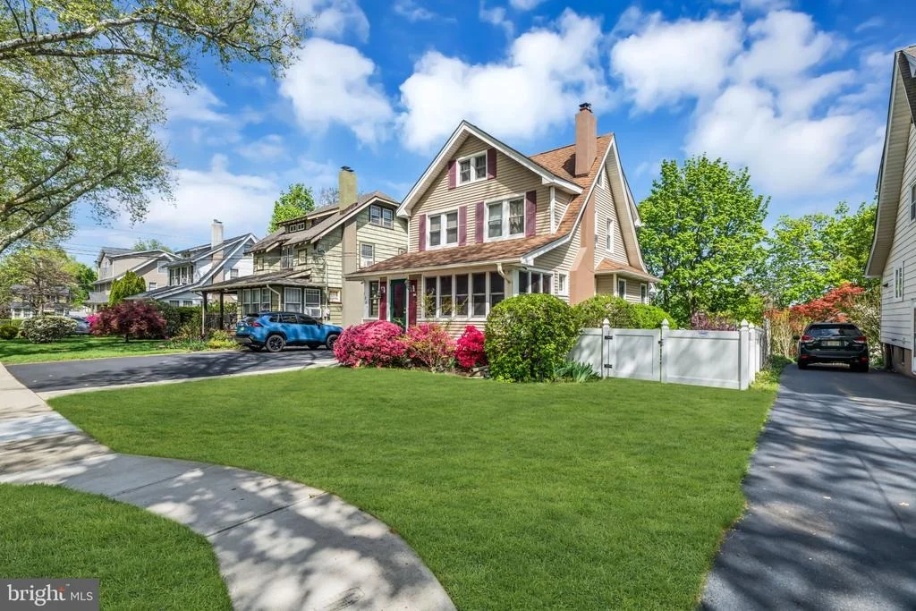 Photo of 1281 LONGFELLOW AVE