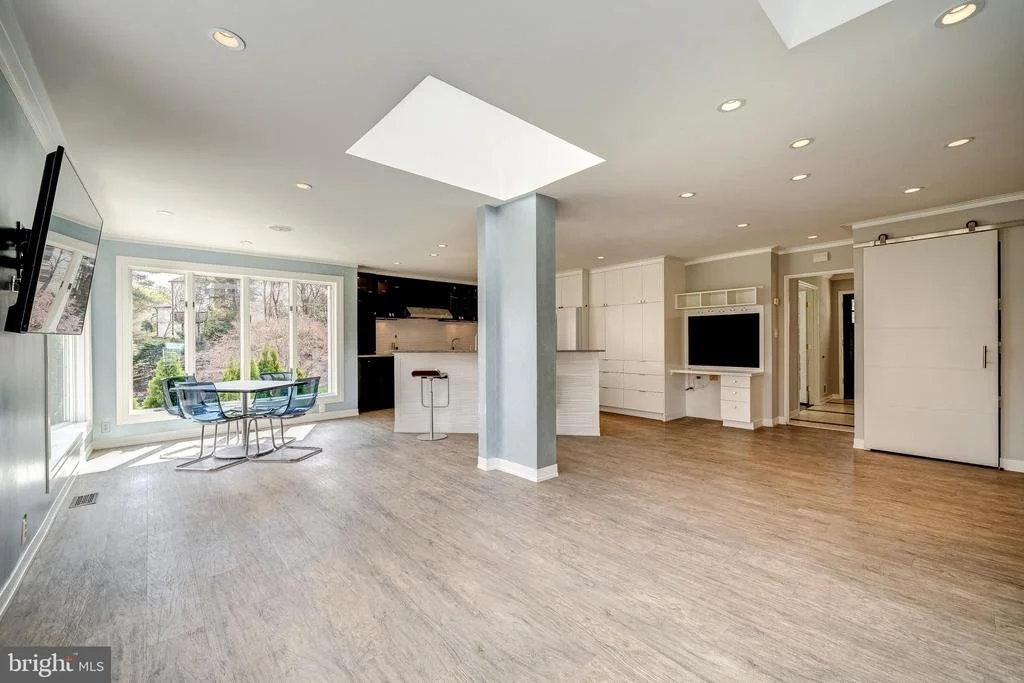 Photo of 6202 NETHERCOMBE COURT