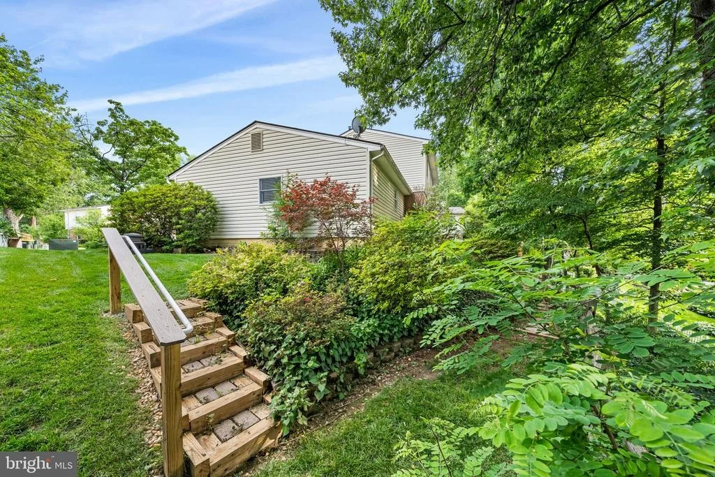 Photo of 8522 FAIRBURN DRIVE
