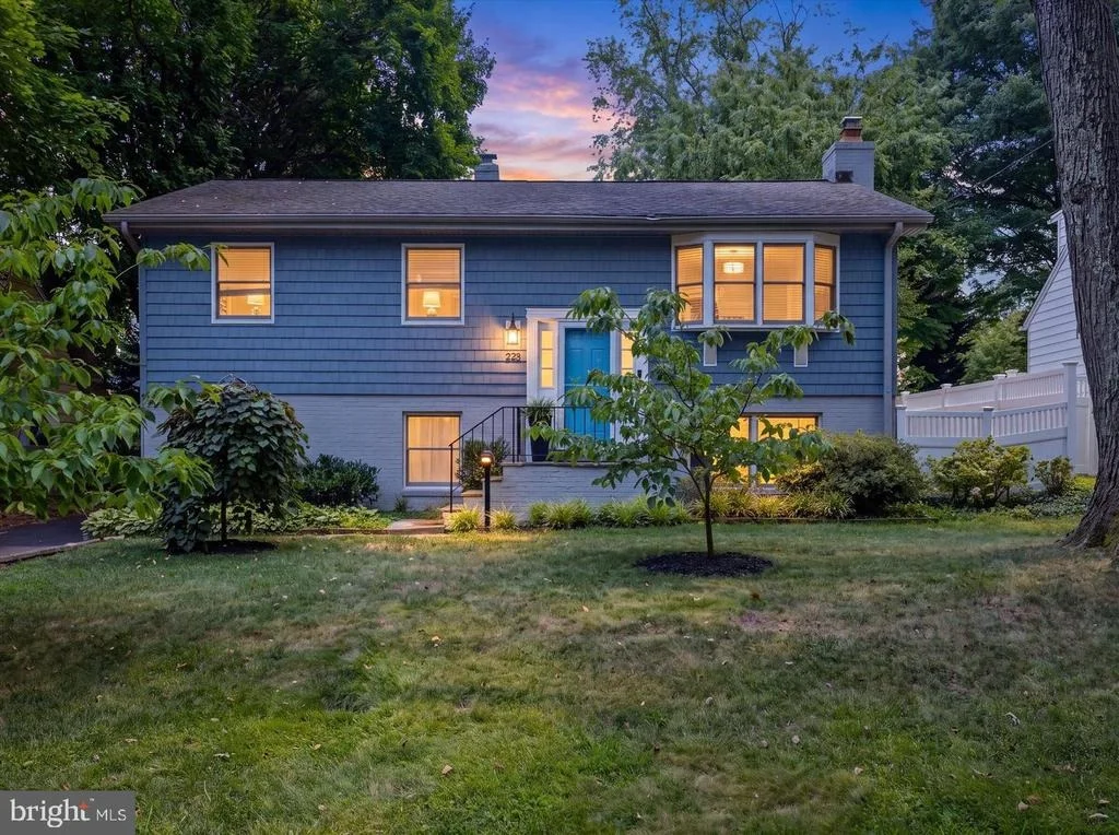 Photo of 228 DEWEY DRIVE