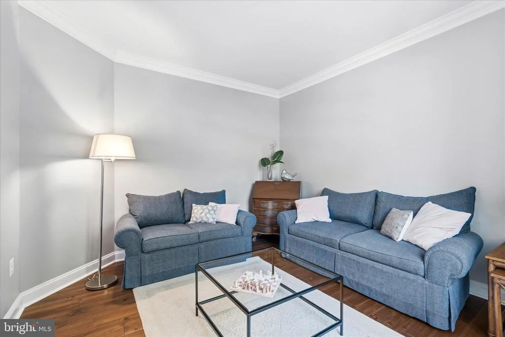 Photo of 2258 W. GREENLEAF DRIVE