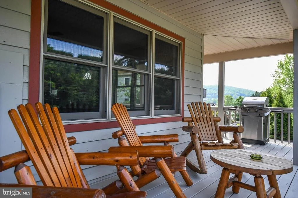 Photo of 305 LAKE POINTE DRIVE