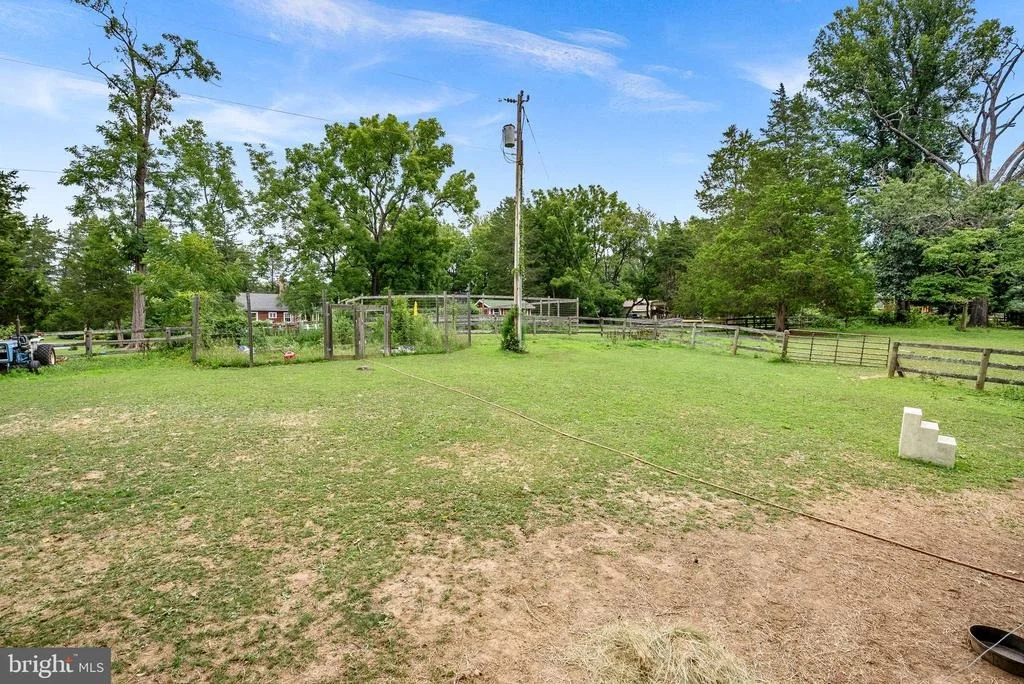 Photo of 1263 FROGTOWN ROAD
