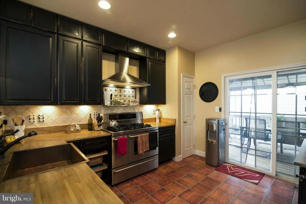 Photo of 1825 GREENLEESE DRIVE
