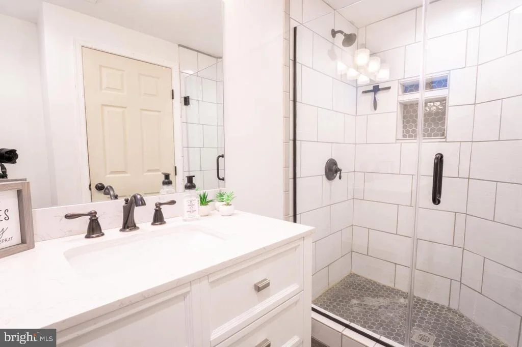 Photo of 2125 OAK ROAD