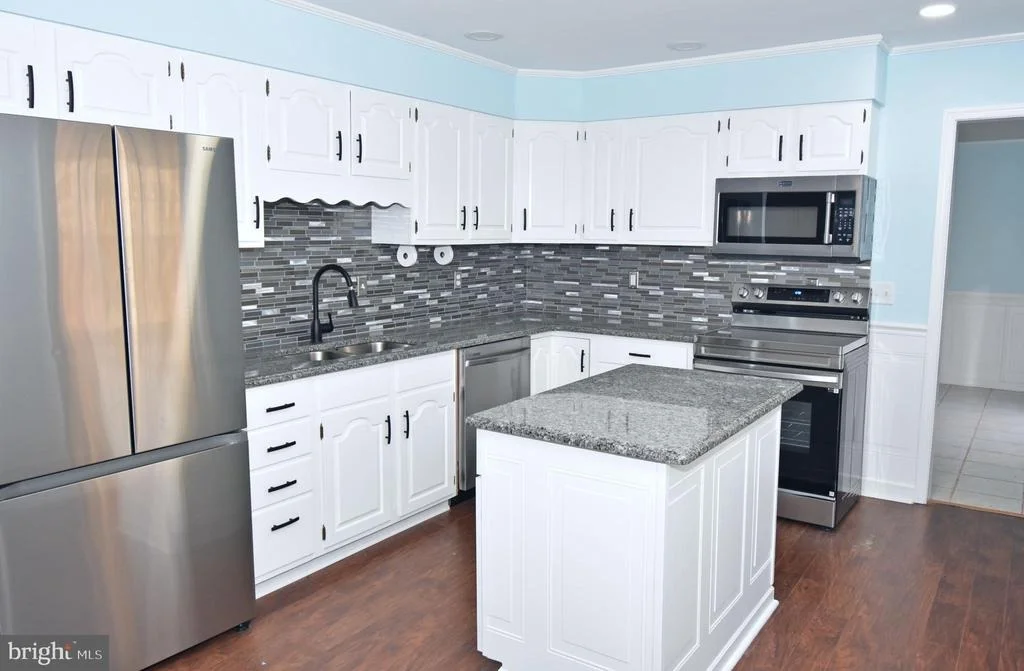 Photo of 4011 GROSSE POINT DRIVE