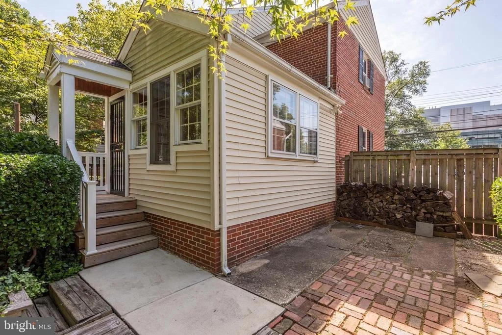 Photo of 1517 FOREST GLEN ROAD