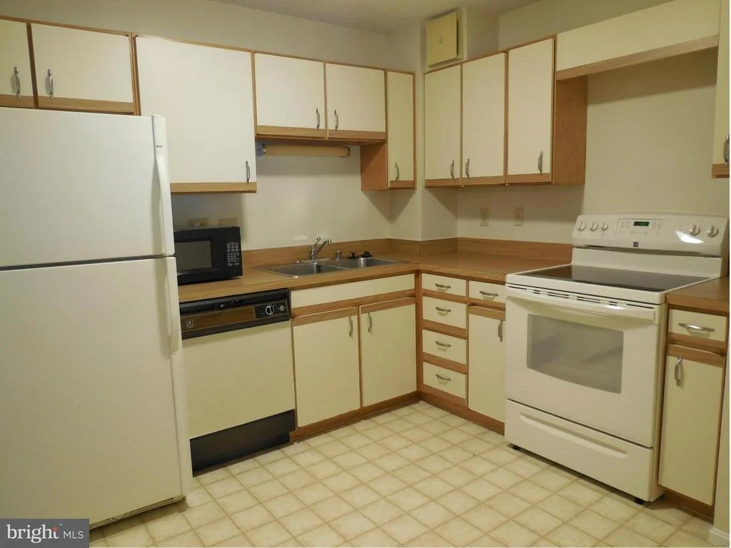 Photo of Unit 1223 at 15101 INTERLACHEN DRIVE
