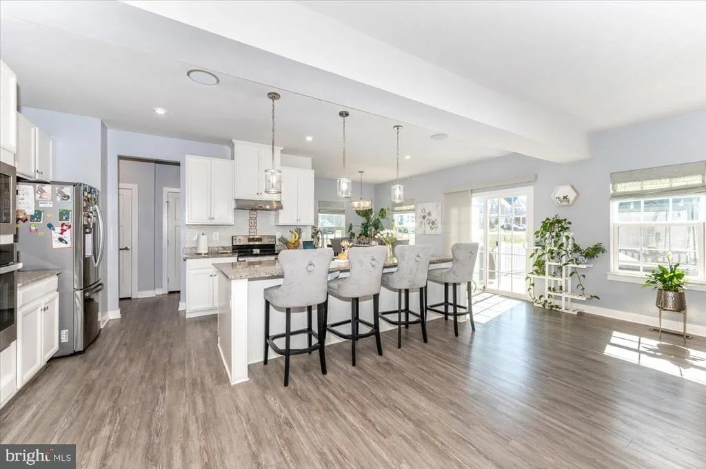 Photo of 76 VANCOUVER PLACE