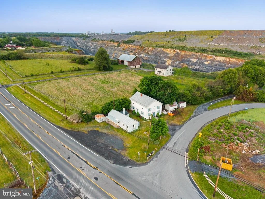 Photo of 2974 MARTINSBURG